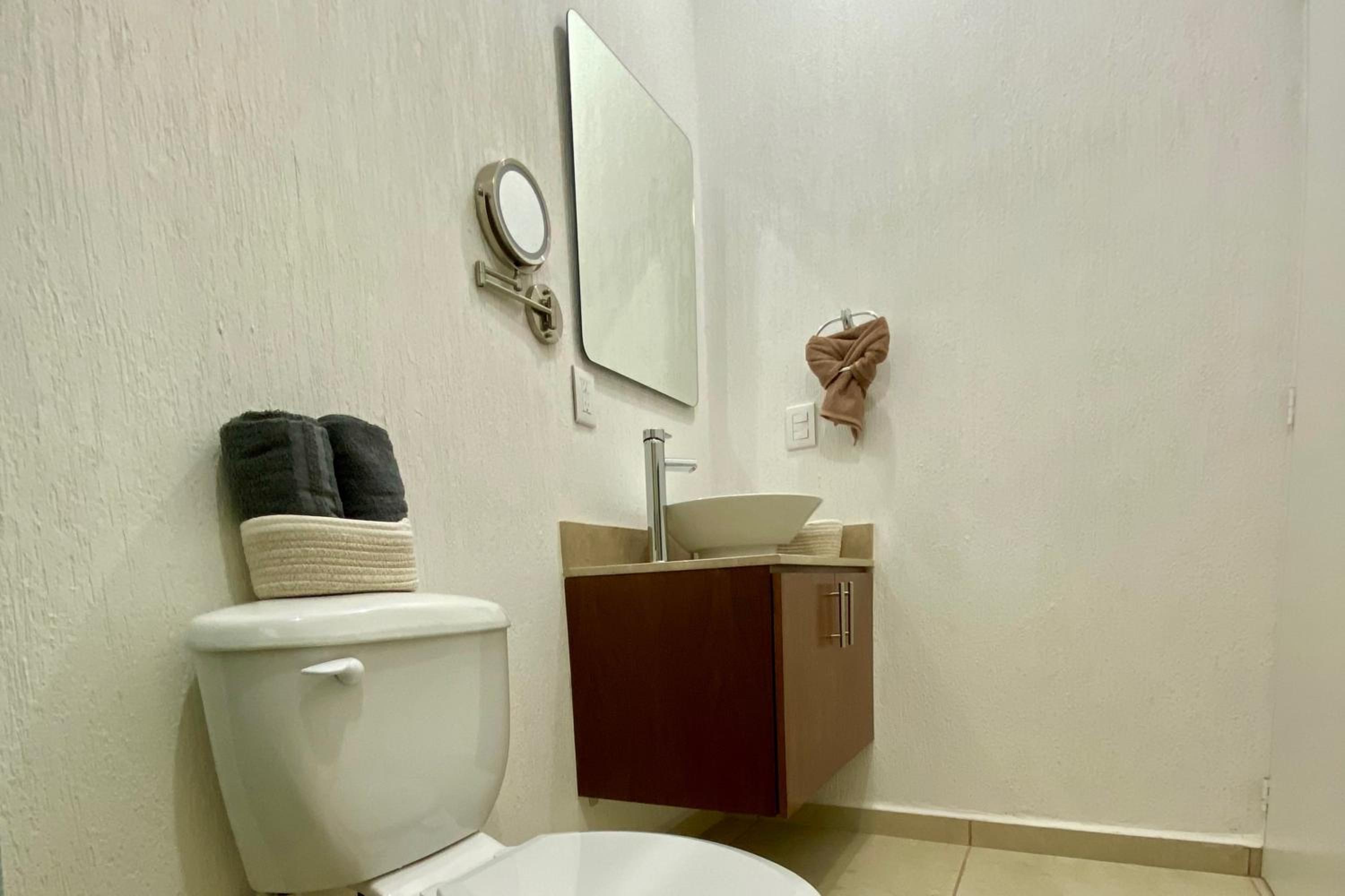Departamento nuevo, 3 habitaciones, justo en frente de alberca