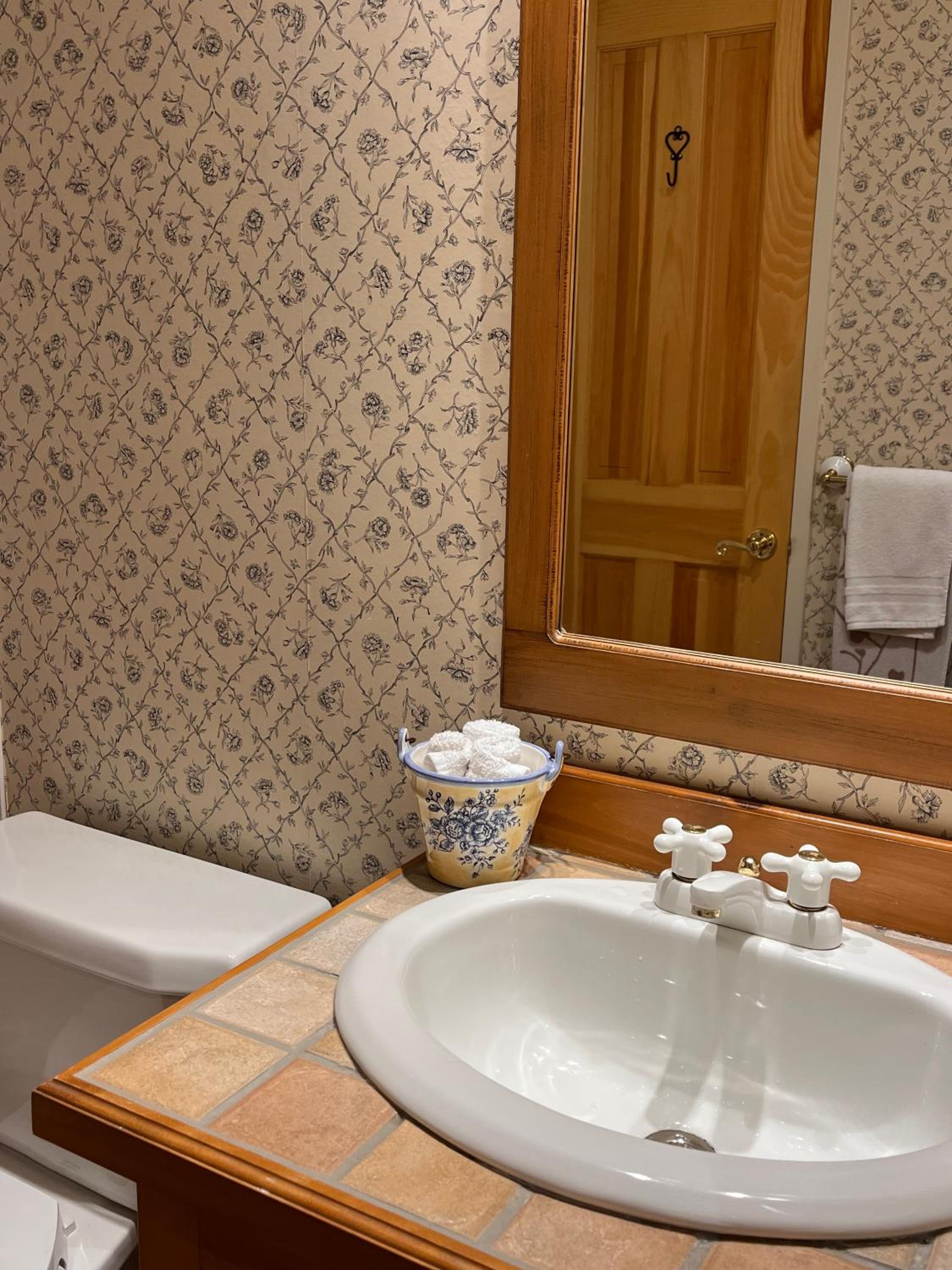 Cozy 2 bedrooms condo with stunning Mont Tremblant mountain and lakeview