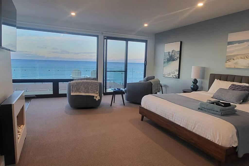 Heathcliff. Stunning ocean views!