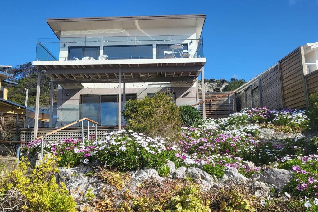 Heathcliff. Stunning ocean views!
