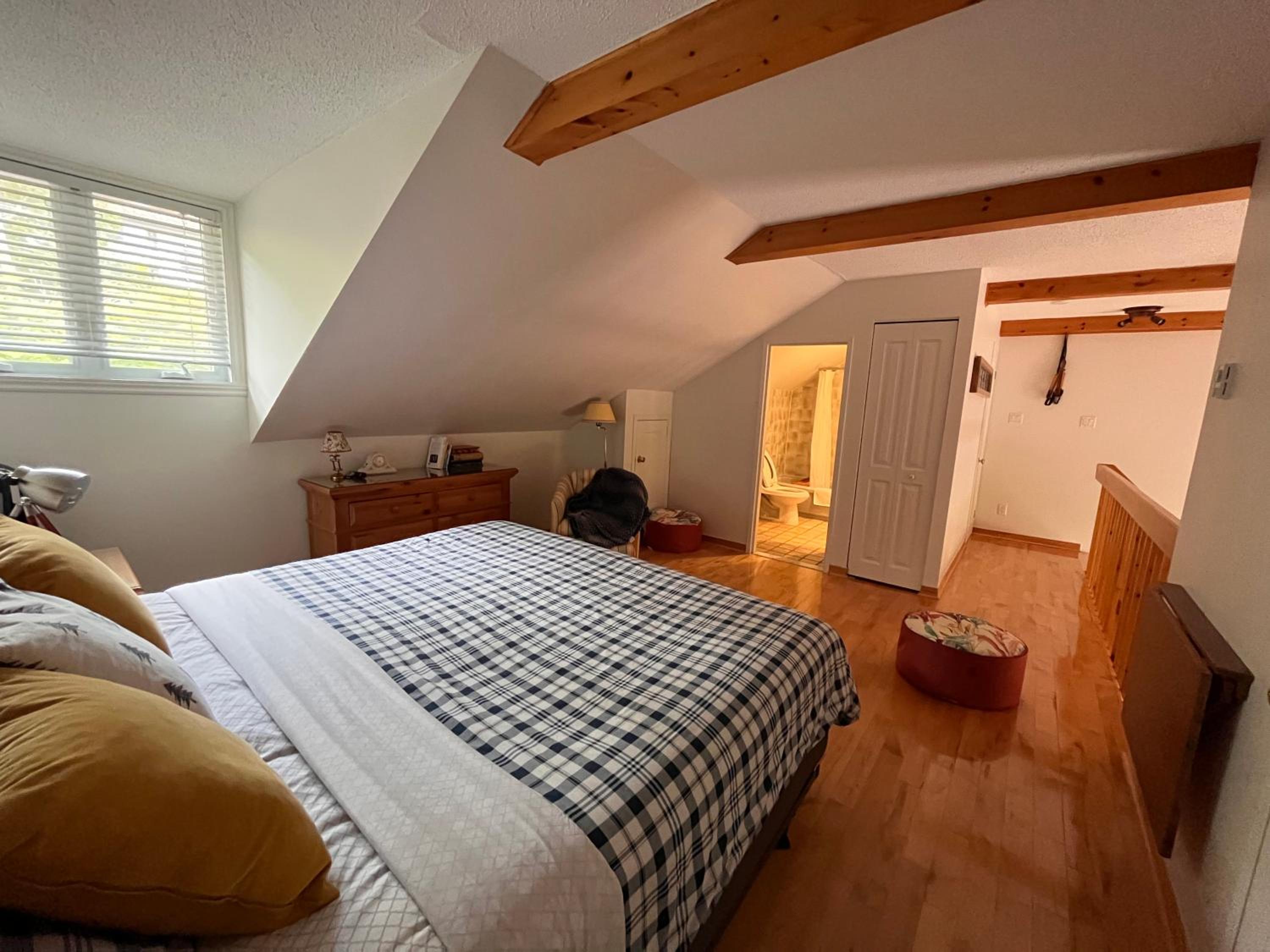 Cozy 2 bedrooms condo with stunning Mont Tremblant mountain and lakeview
