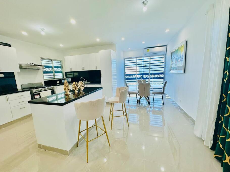 Modern Oasis By The Waves. view 2