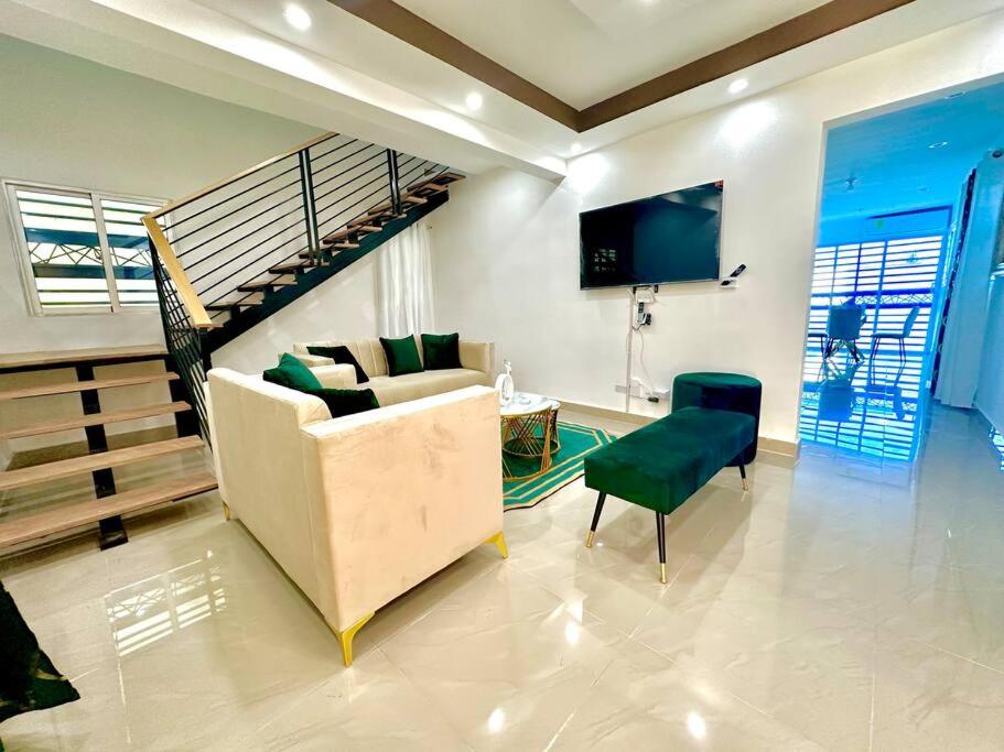 Modern Oasis By The Waves. view 4