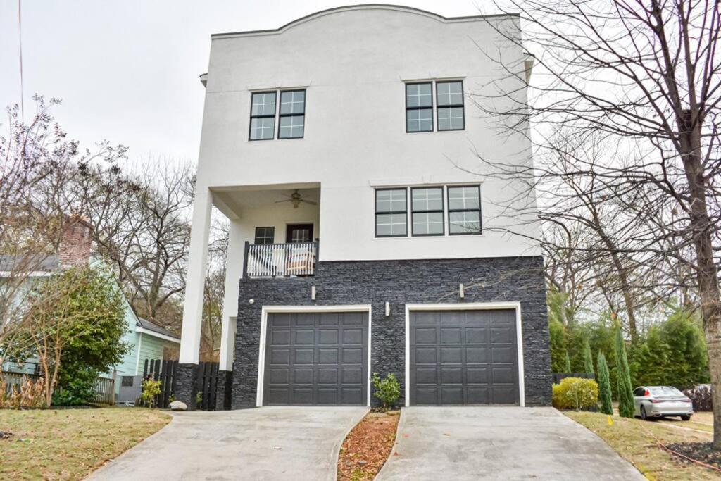 Modern rooftop home in Midtown view 4