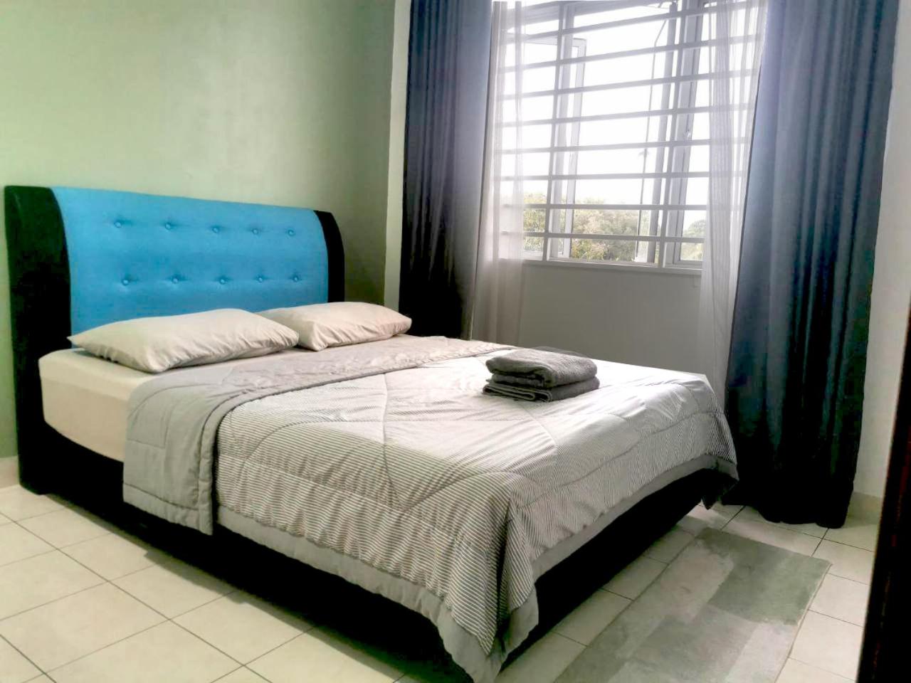 Putatan Platinum Apartment with Pool photo 8