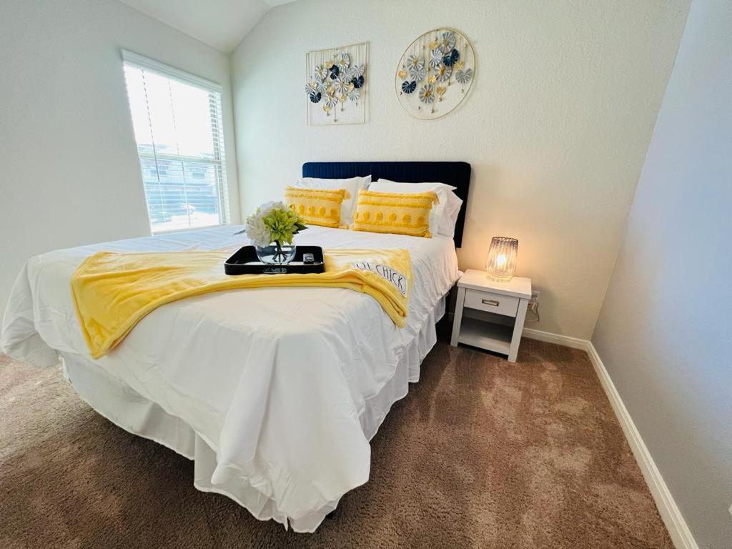 Daisy's Luxury Home view 3