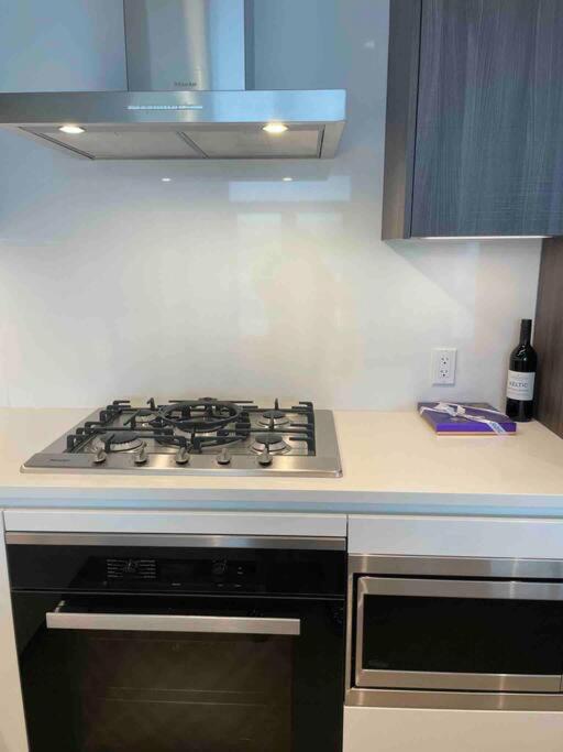 BrandNew Penthouse furnished with Versace 頂級閣樓公寓