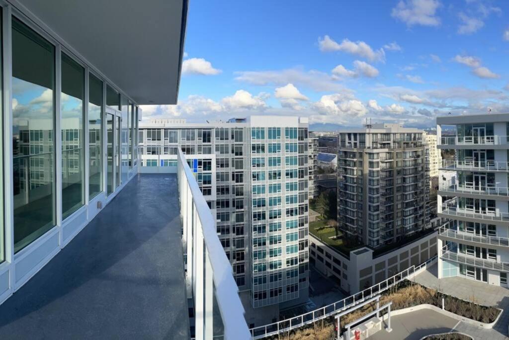 BrandNew Penthouse furnished with Versace 頂級閣樓公寓