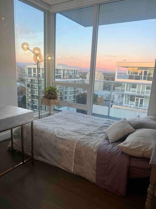 BrandNew Penthouse furnished with Versace 頂級閣樓公寓