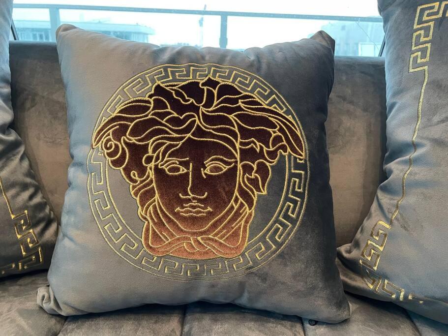 BrandNew Penthouse furnished with Versace 頂級閣樓公寓