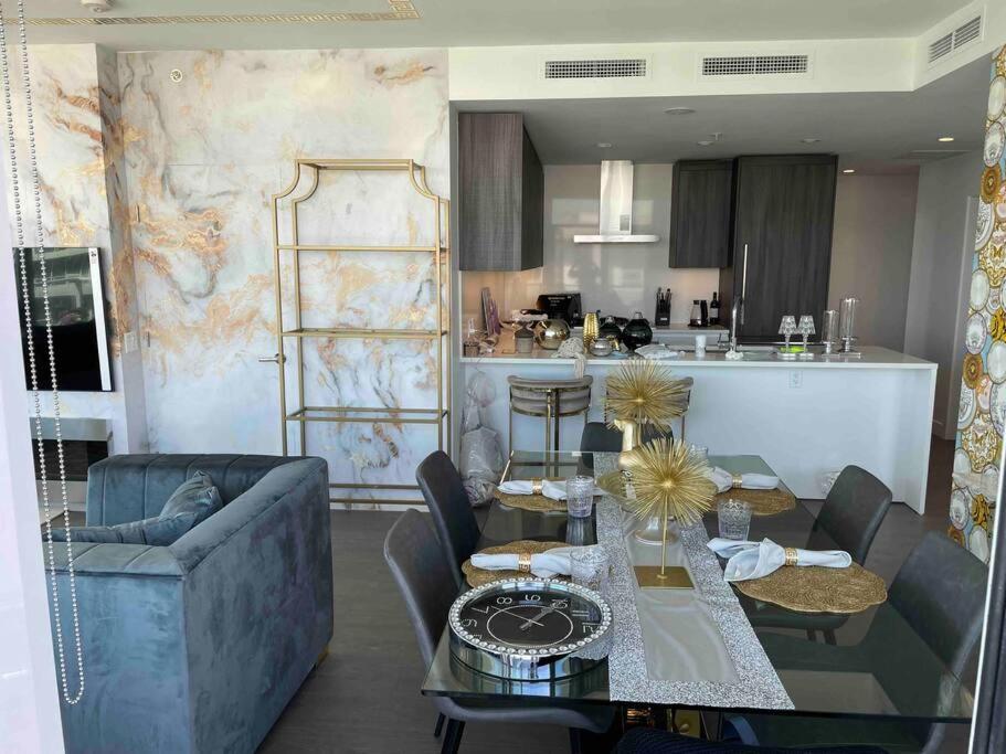 BrandNew Penthouse furnished with Versace 頂級閣樓公寓