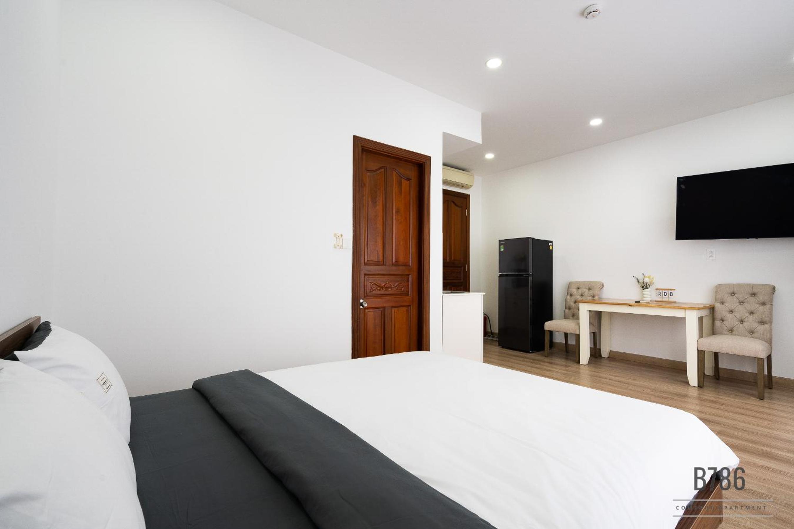 B786 Airport Homestay