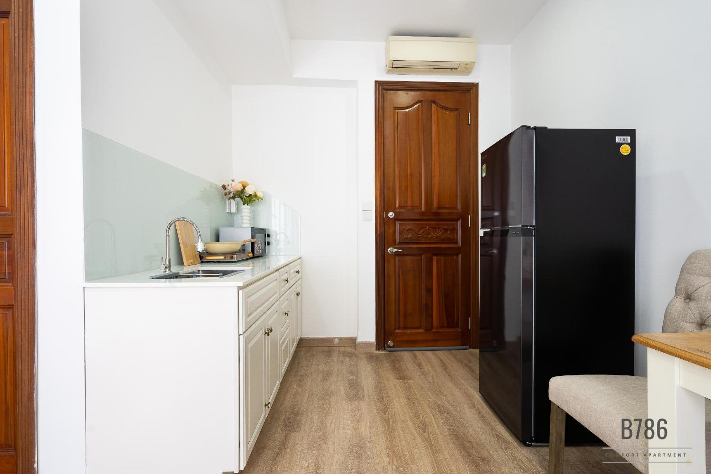 B786 Airport Homestay