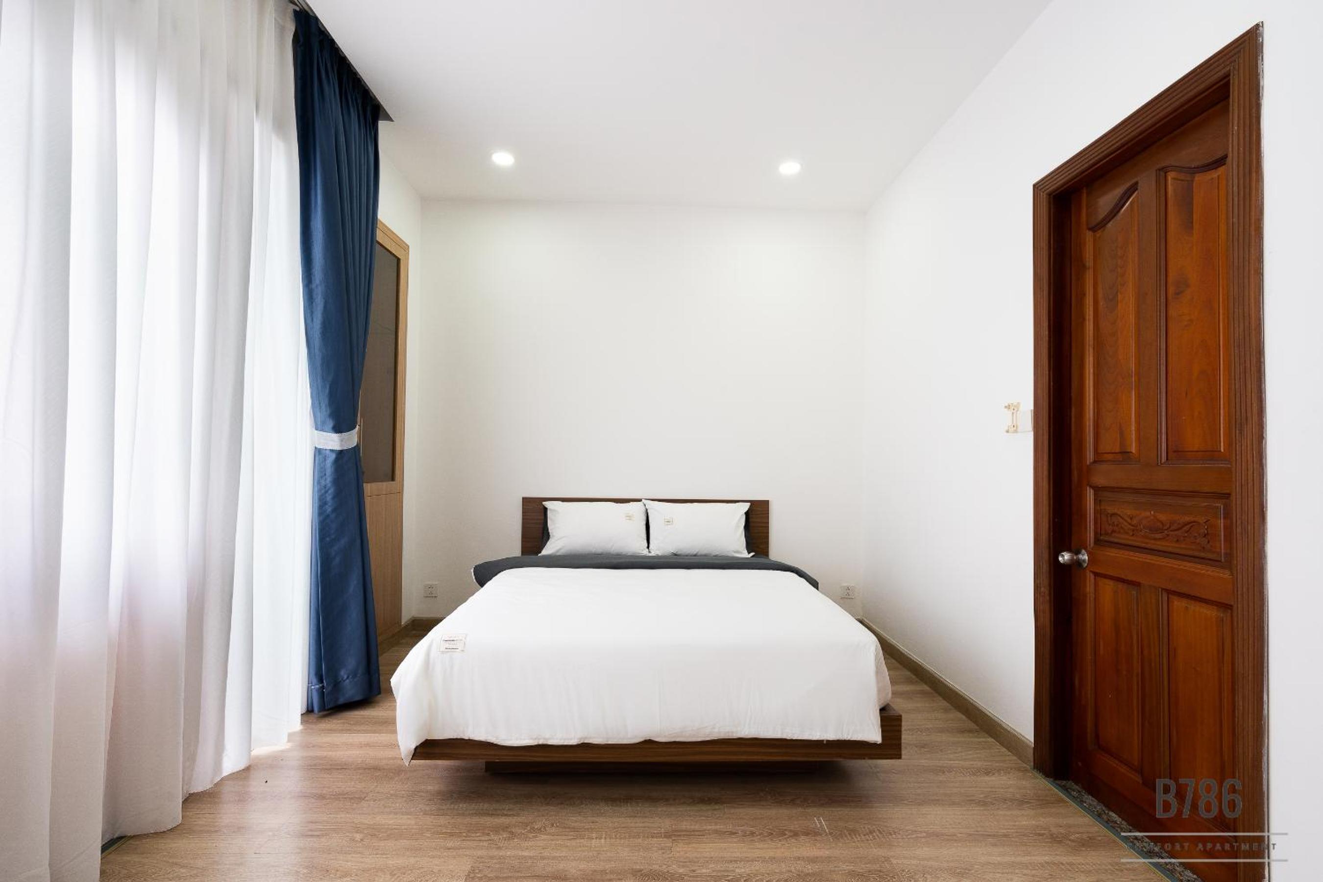 B786 Airport Homestay