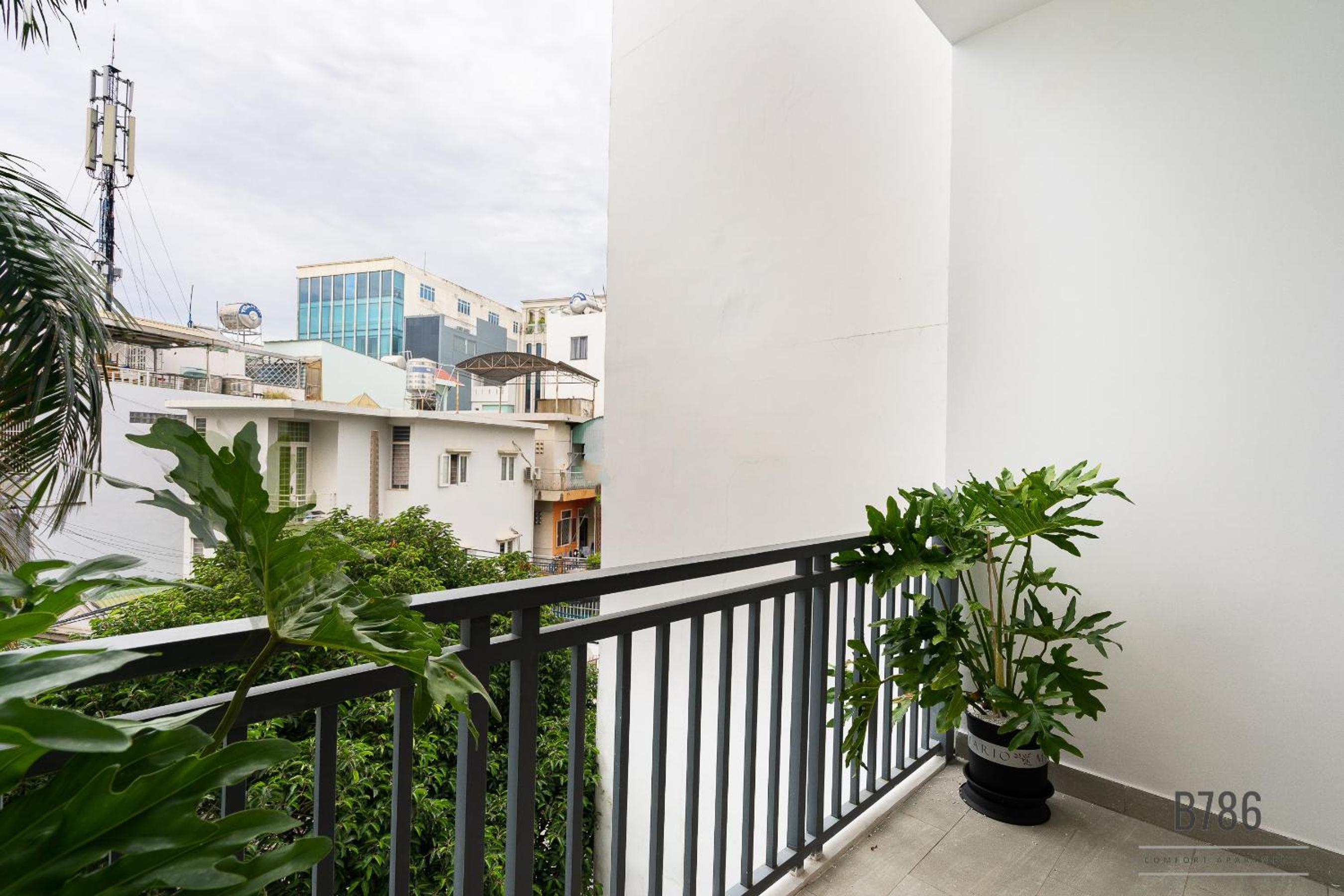 B786 Airport Homestay