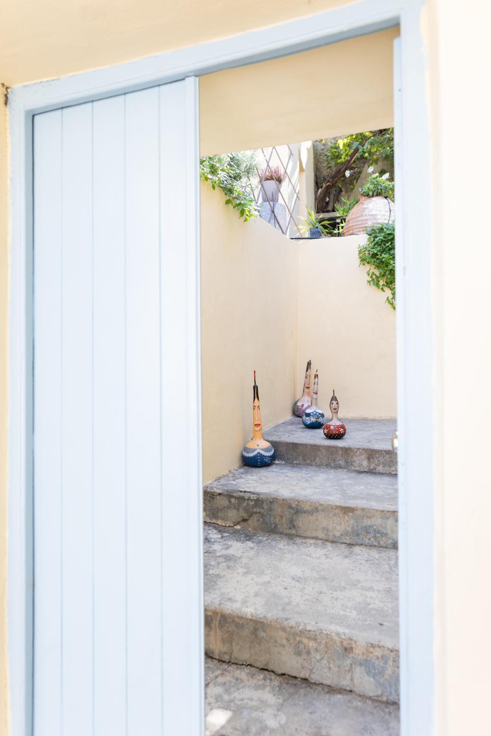 Theros Cottage - garden & sea breeze view 2