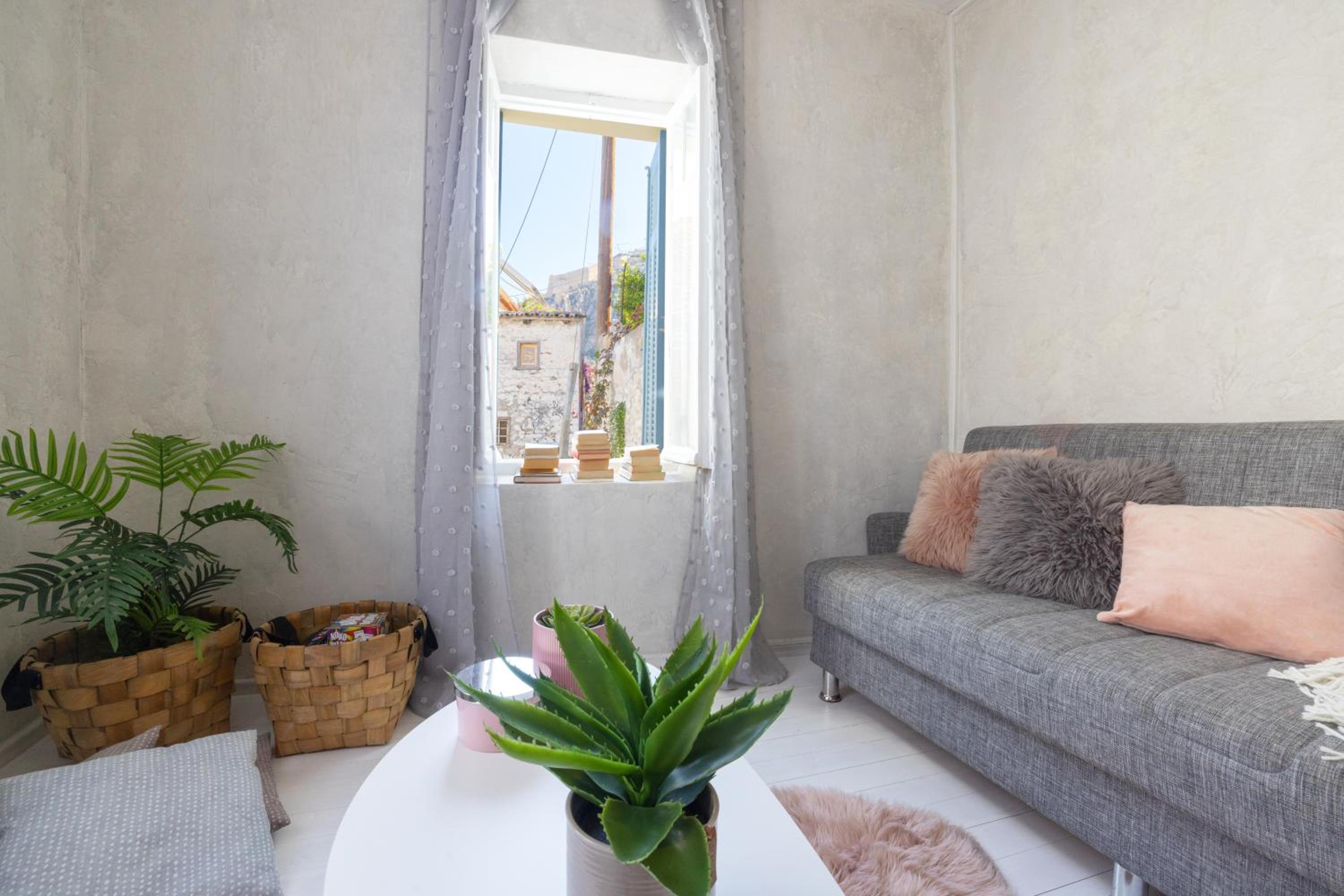 Theros Cottage - garden & sea breeze view 4