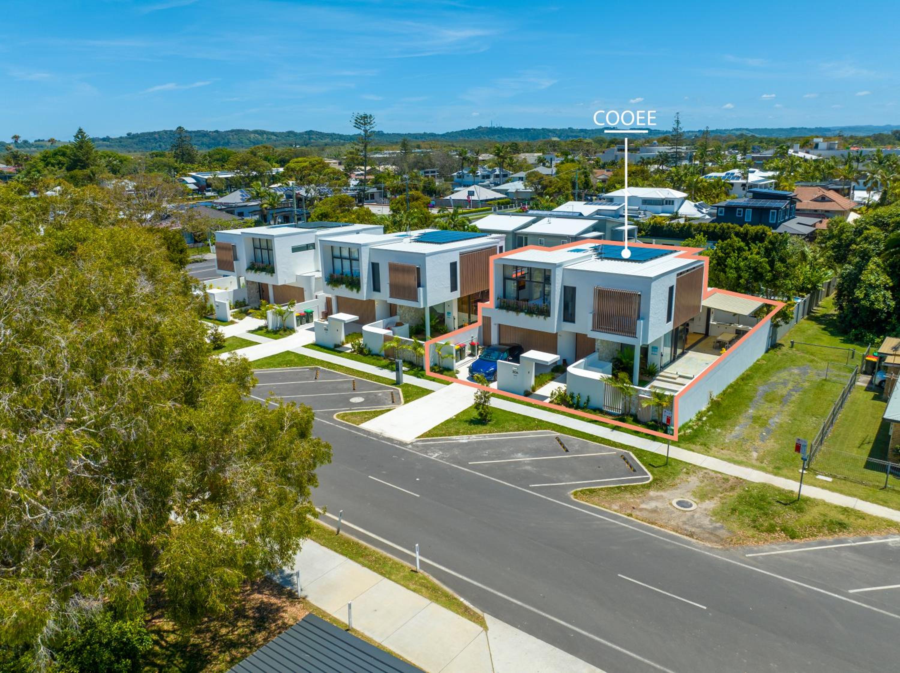 Cooee -Brand new with private pool 350m to beach!