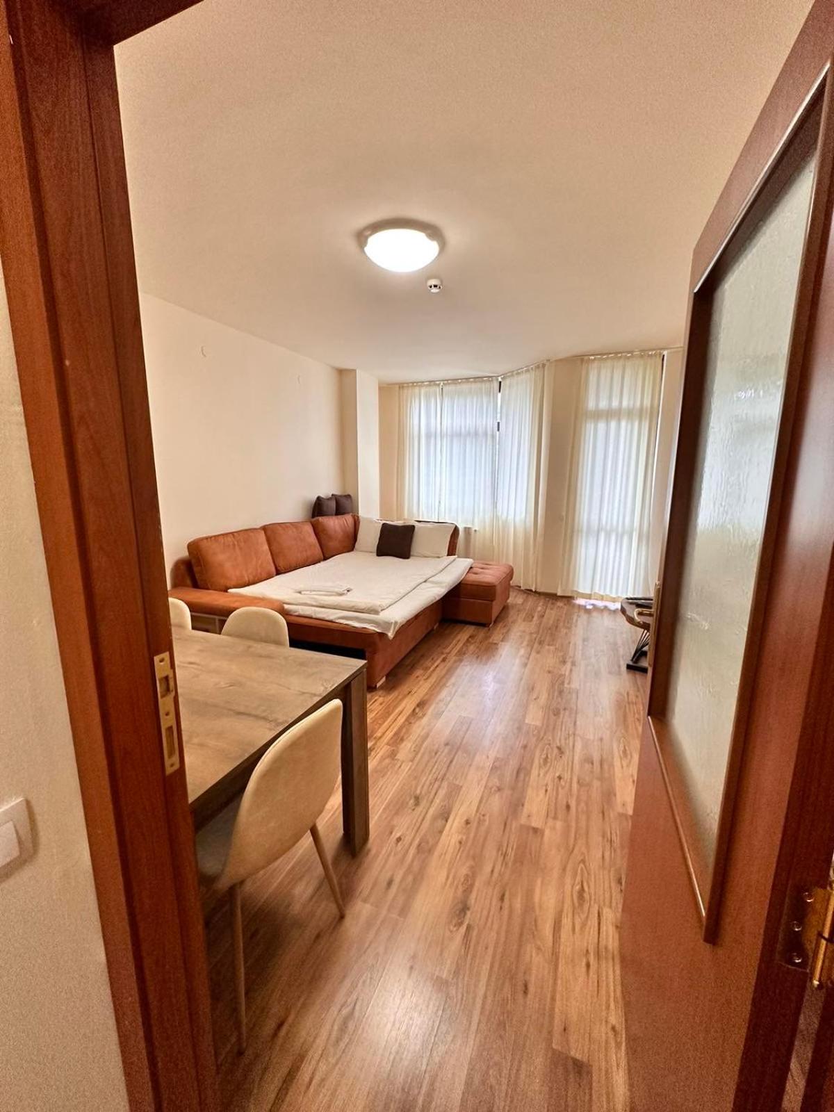 Large size apartment sleep 6 in Flora main building