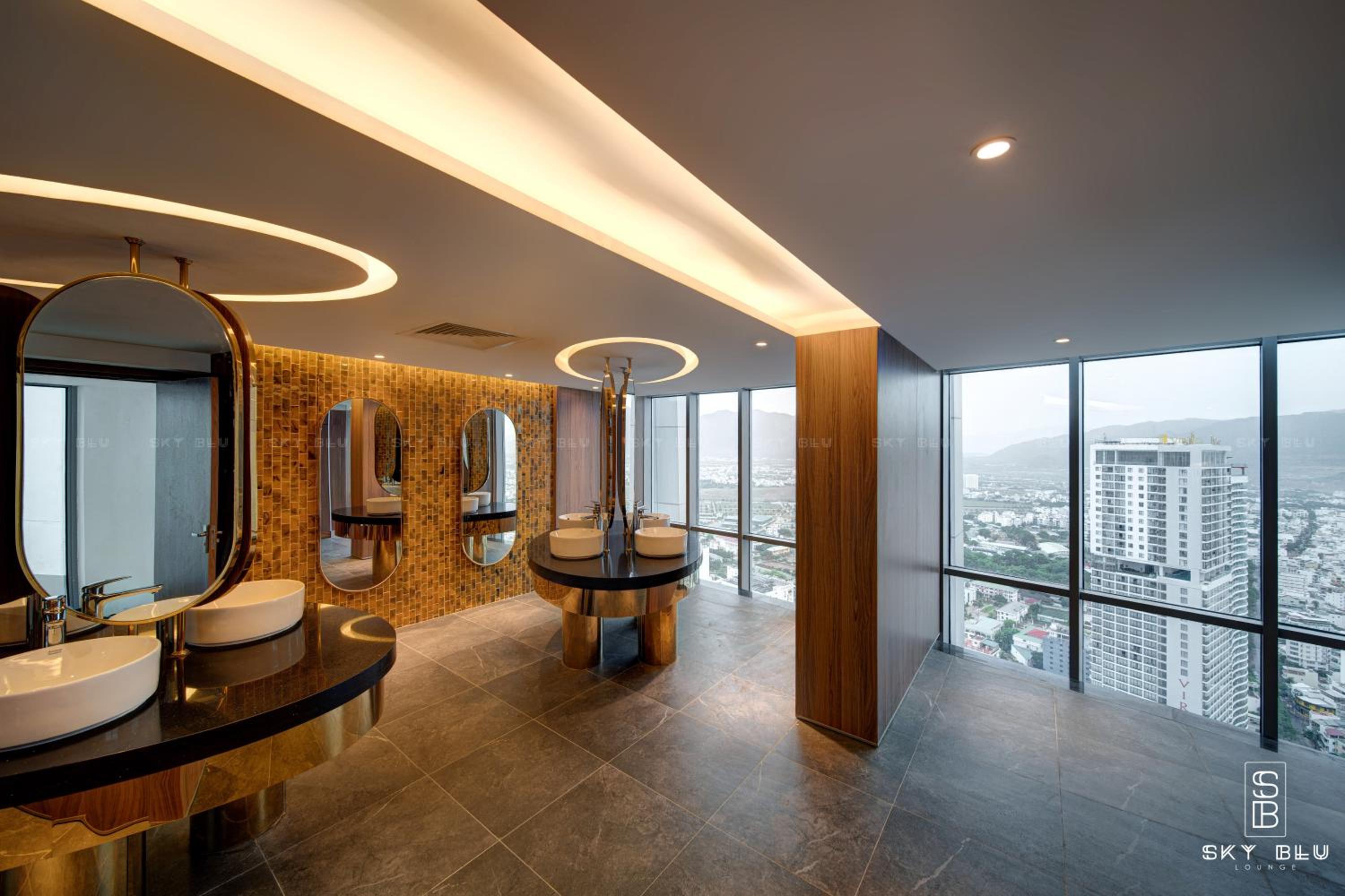 GOLDEN PANORAMA LUXURY STUDIO