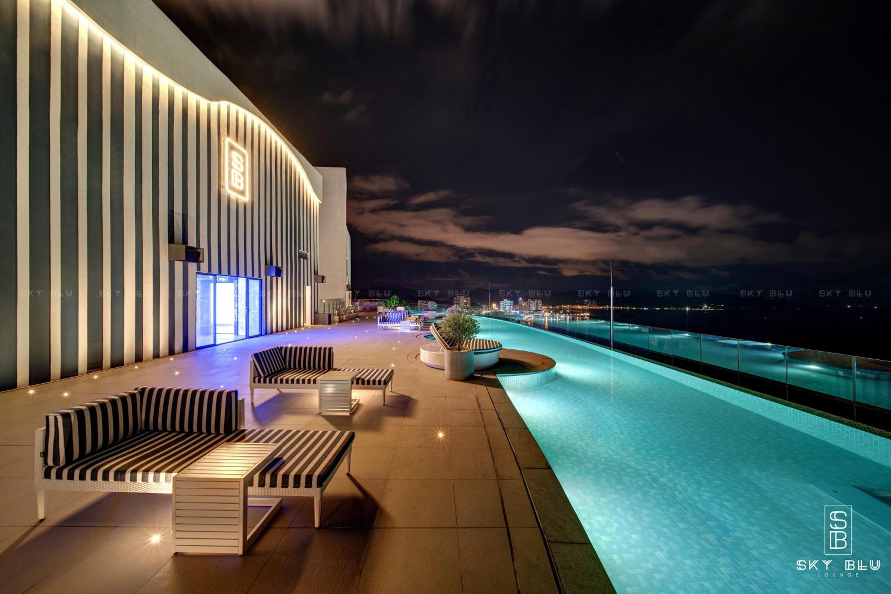 GOLDEN PANORAMA LUXURY STUDIO