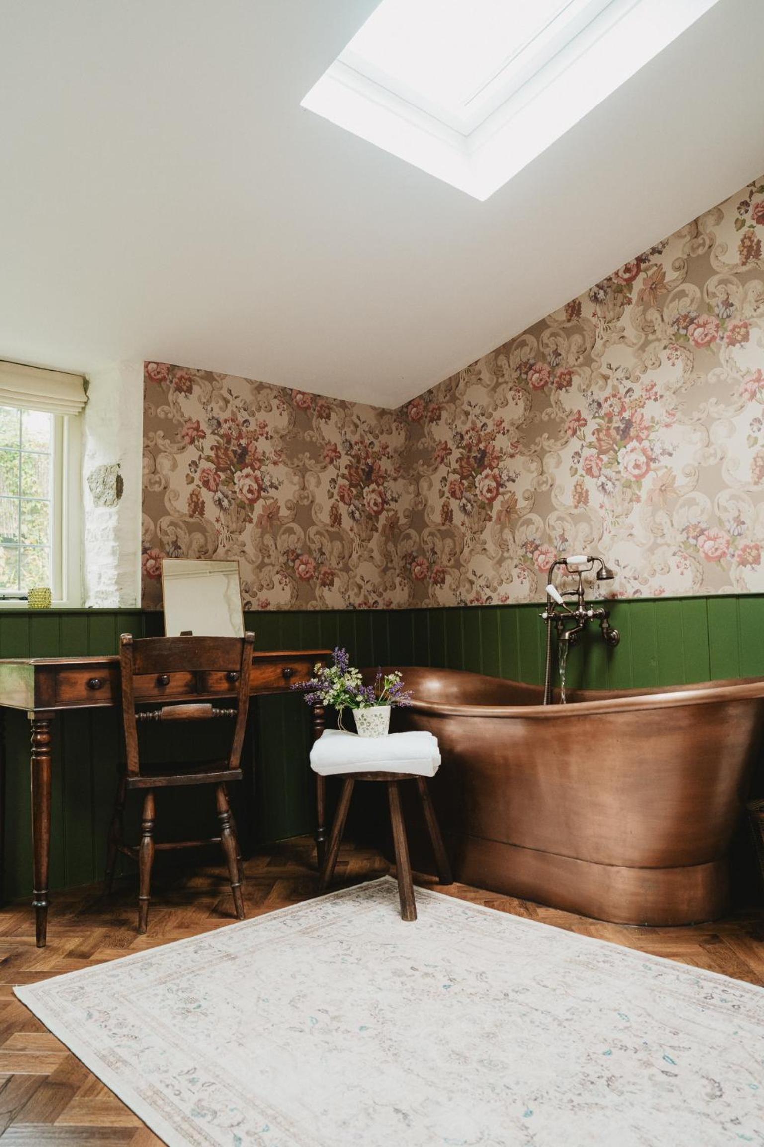 Lodge Cottage, Castleton view 5
