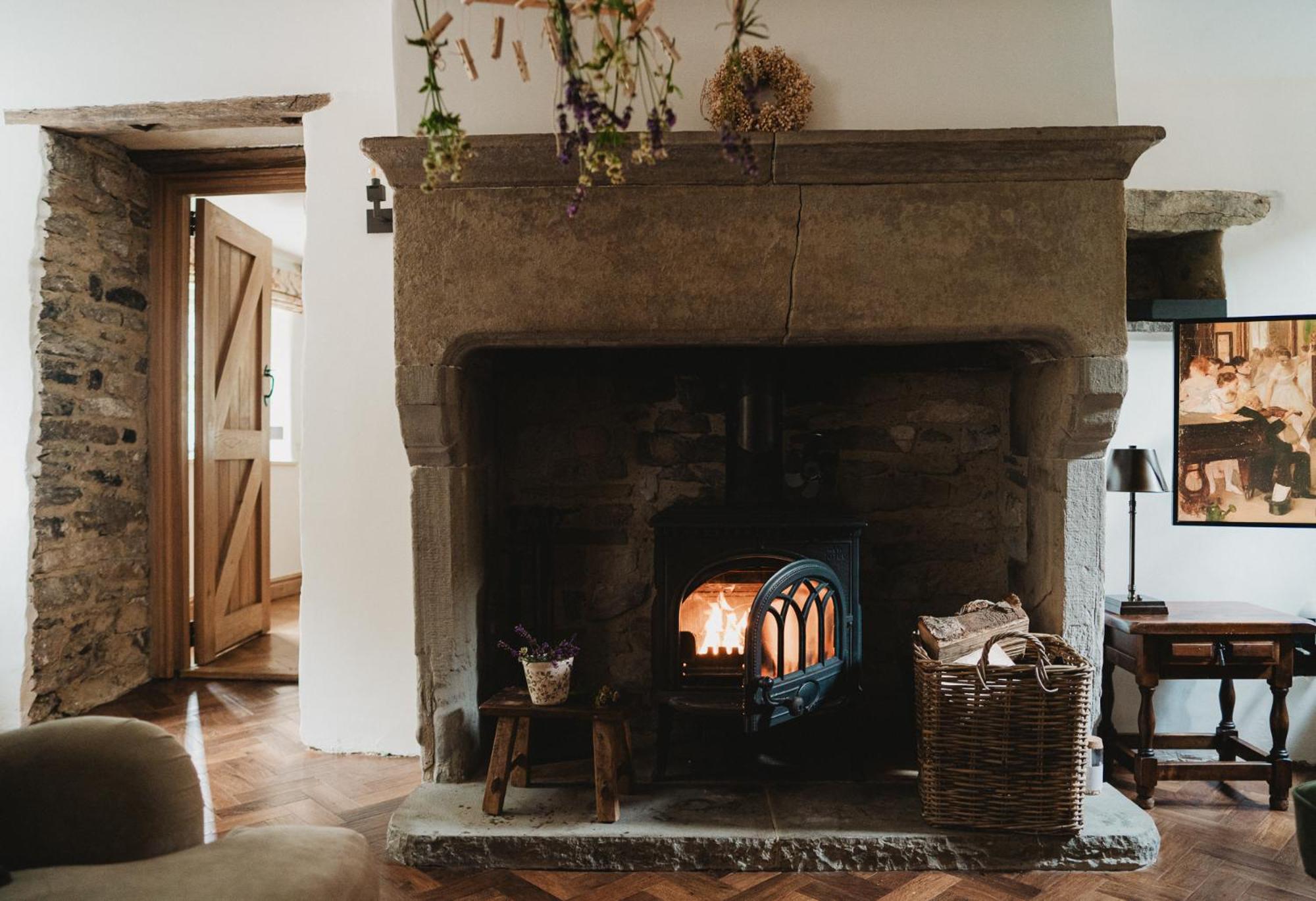Lodge Cottage, Castleton view 3