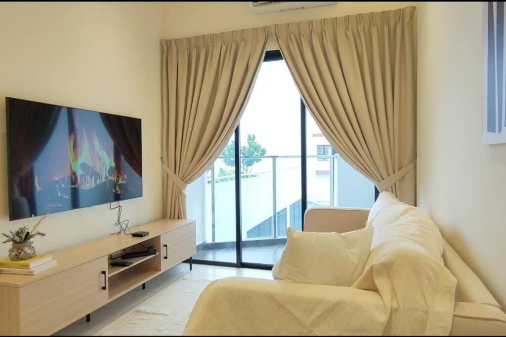 Sky Heaven Design 3 Pax, 5 Min to DesaPark City