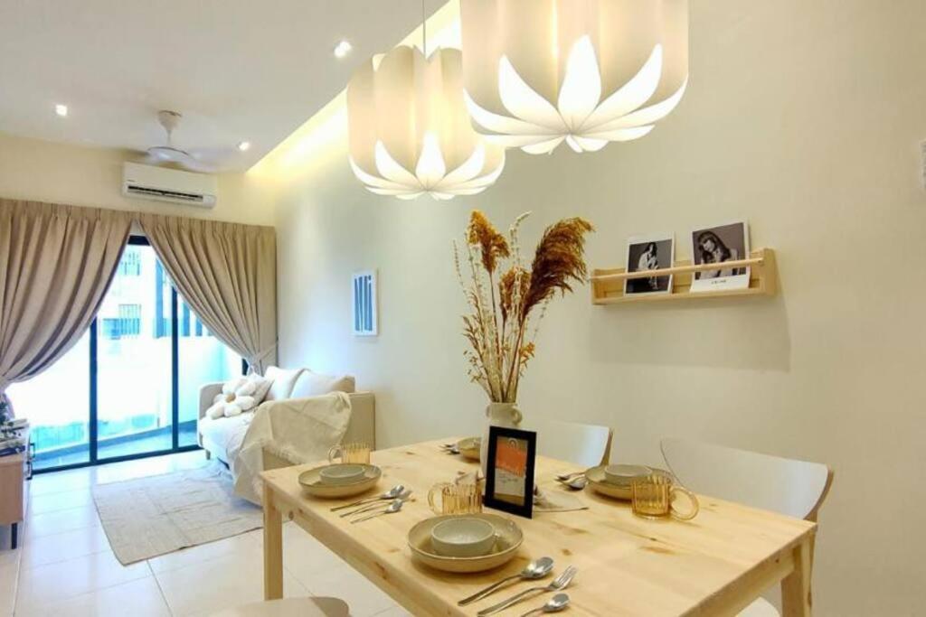 Sky Heaven Design 3 Pax, 5 Min to DesaPark City