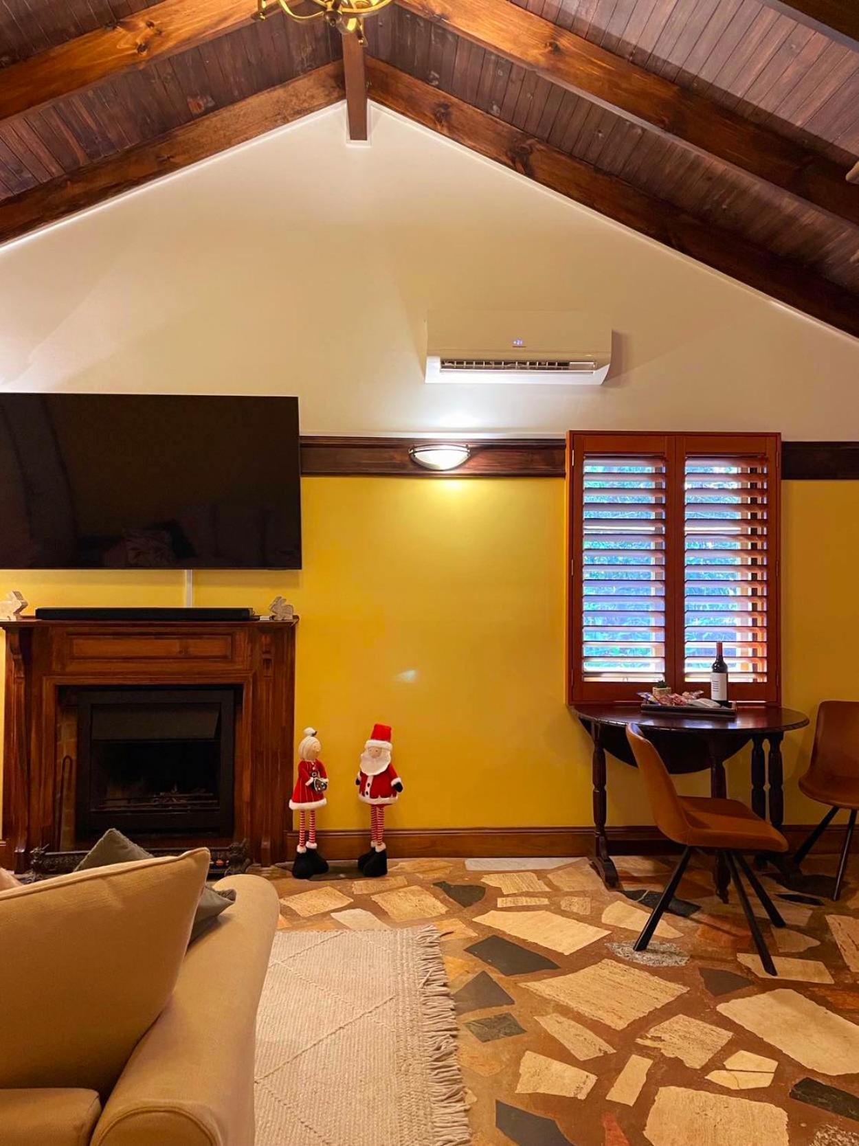The Gamekeepers Spa Cottage in Tamborine Mountain