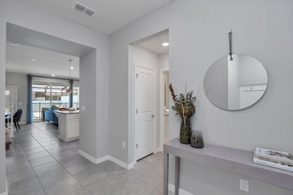 5 Bed in Windsor Island Resort townhouse view 3