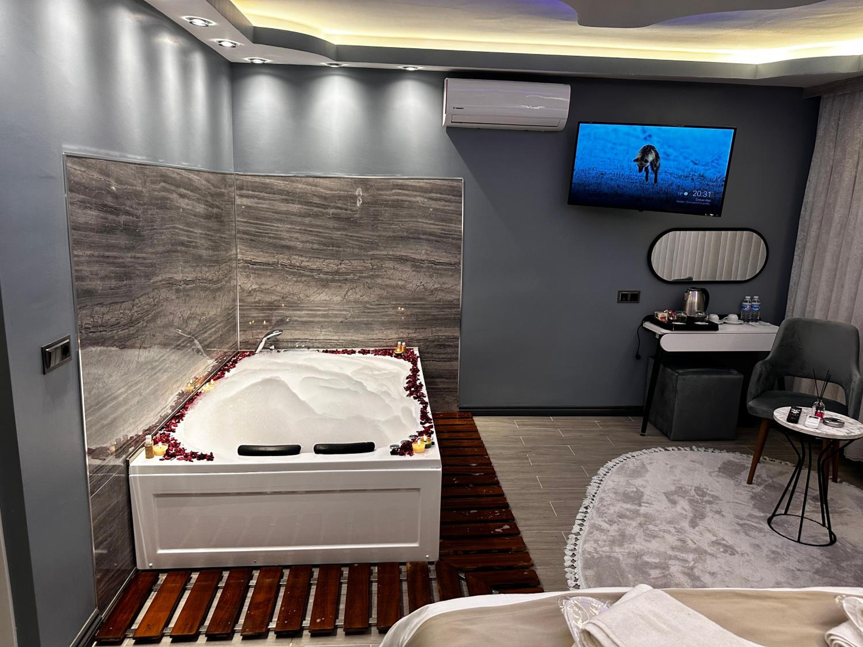 Blue Moonrise Otel - Image 82