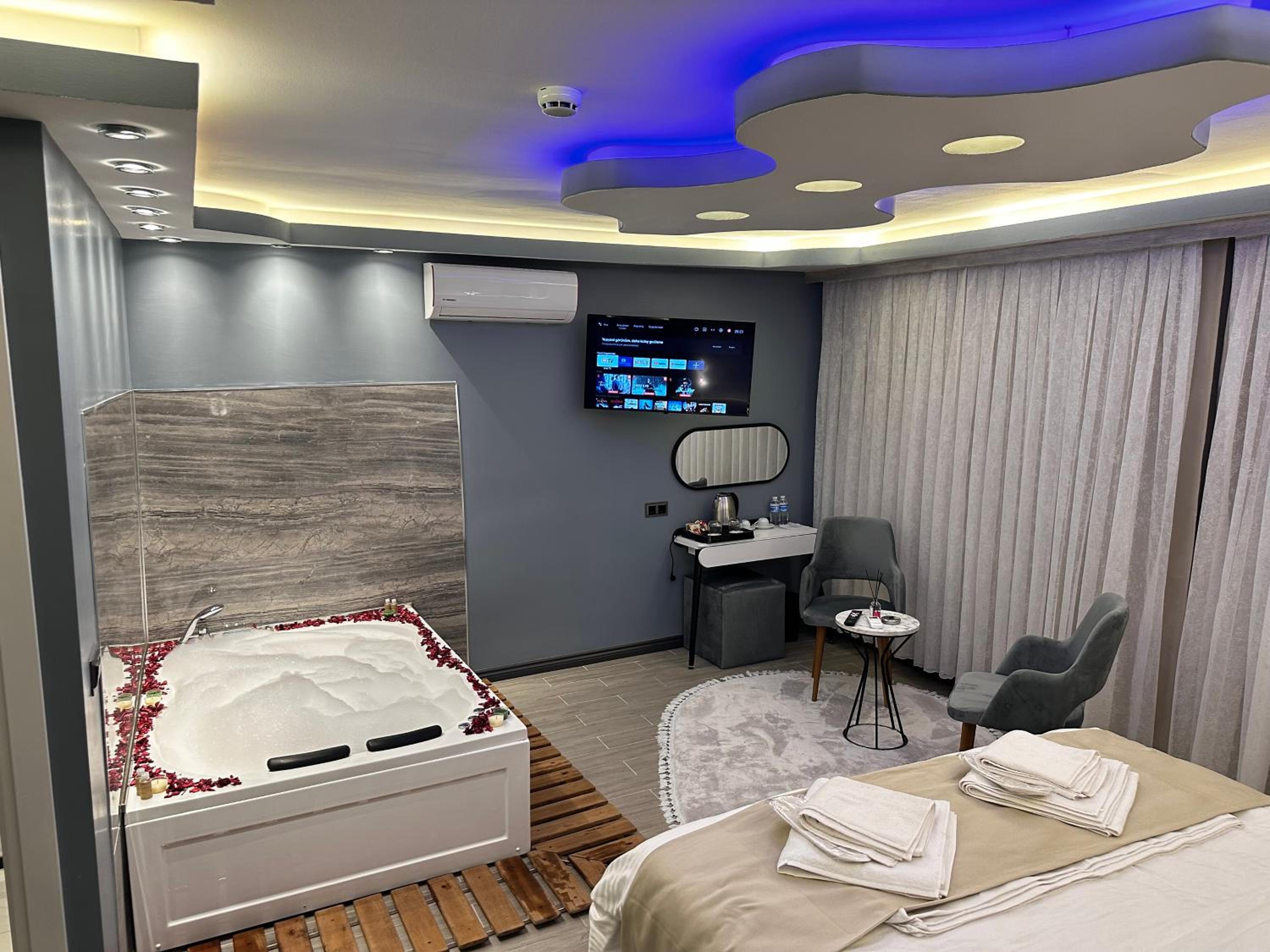 Blue Moonrise Otel - Image 16