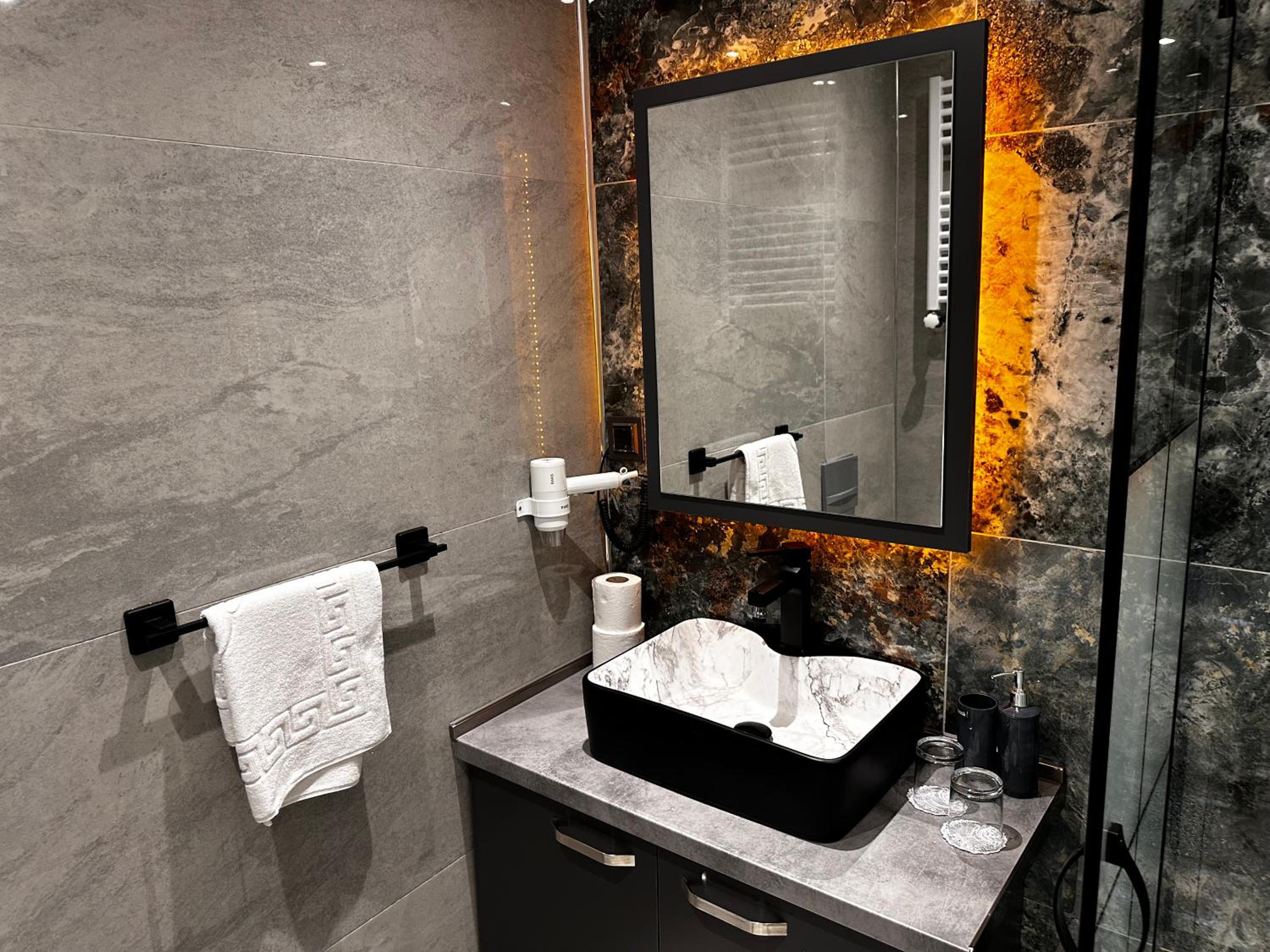 Blue Moonrise Otel - Image 86