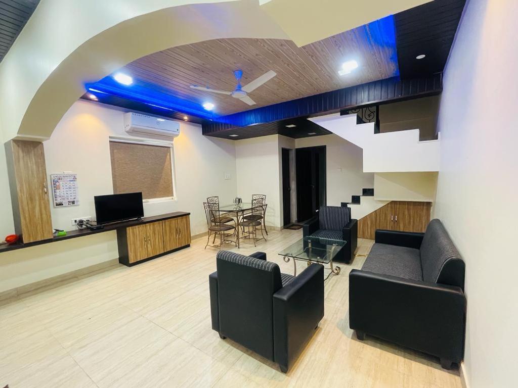 Ivy Pearl Houses Row House No 1 (2 BHK) with Common Pool view 4