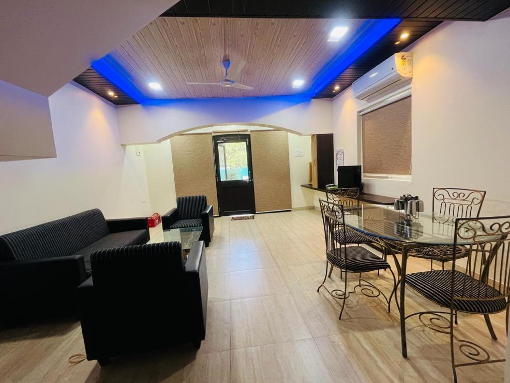 Ivy Pearl Houses Row House No 1 (2 BHK) with Common Pool view 2