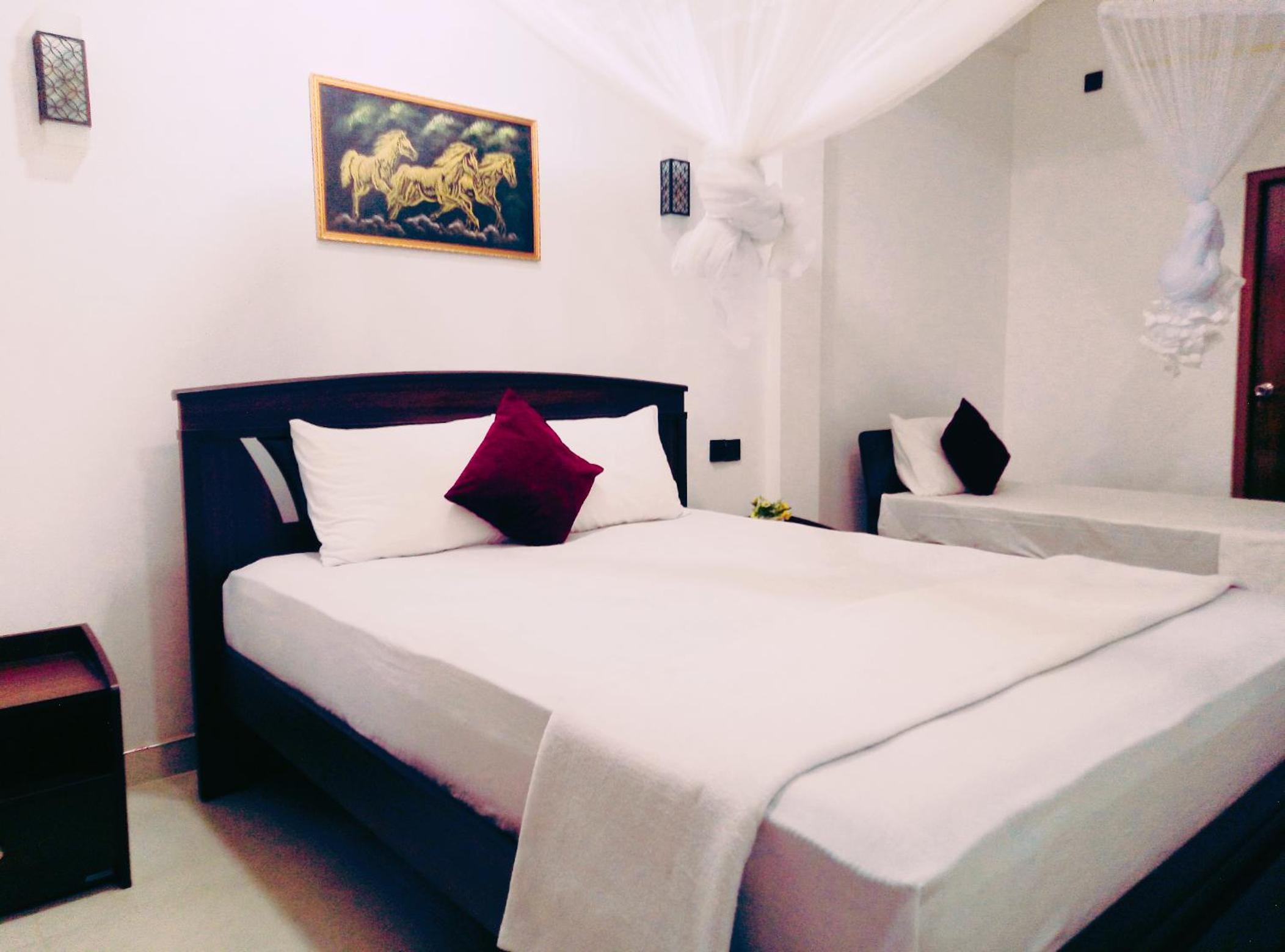Royal Grand Guest Inn Ella view 2