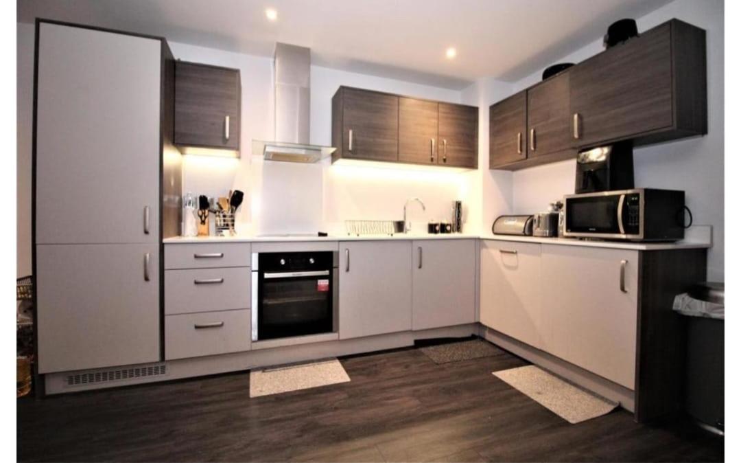 Rent Luxuri - Luxury 2 bed Apartment