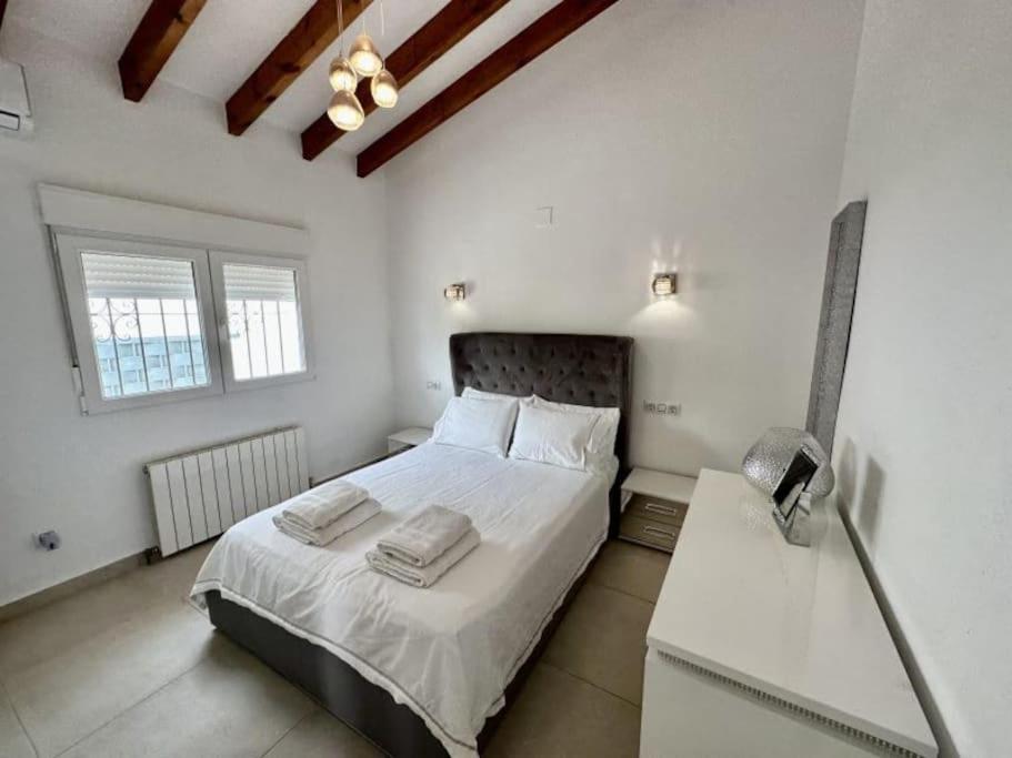 Luxury Four Bedroom Moraira Villa with Heated Pool