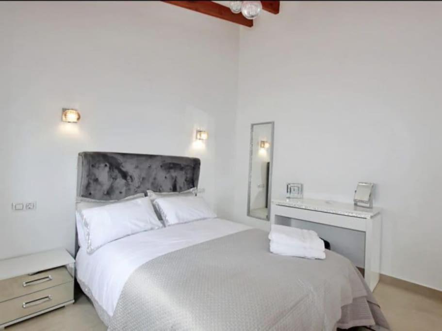 Luxury Four Bedroom Moraira Villa with Heated Pool