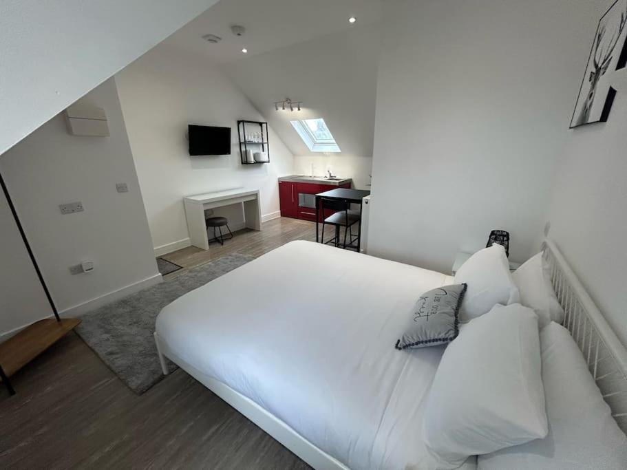 7 Studio, Filton, next to airbus view 4