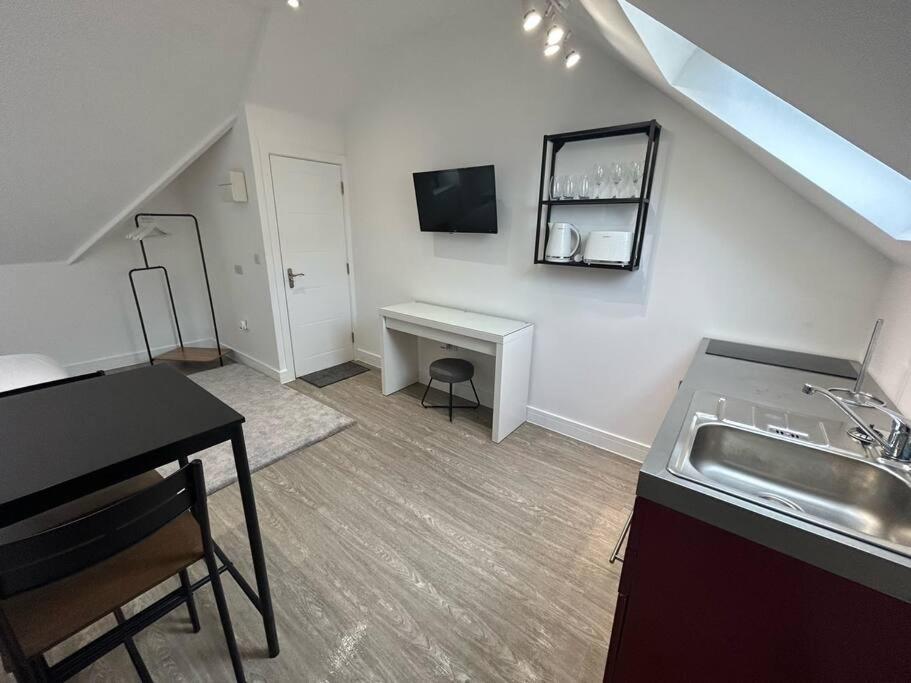 7 Studio, Filton, next to airbus view 5