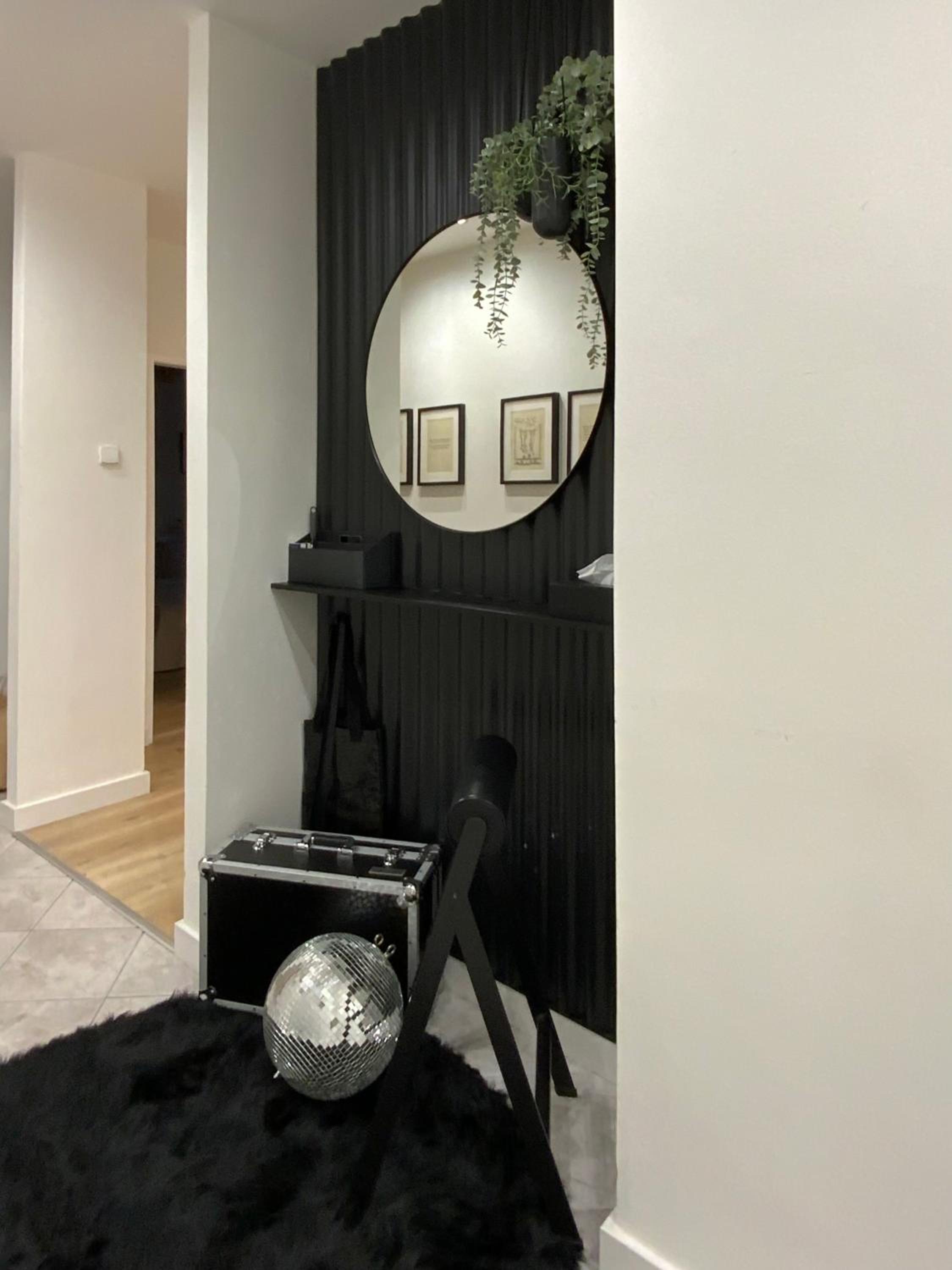 Urban Jungle by Zoom Apartments view 2