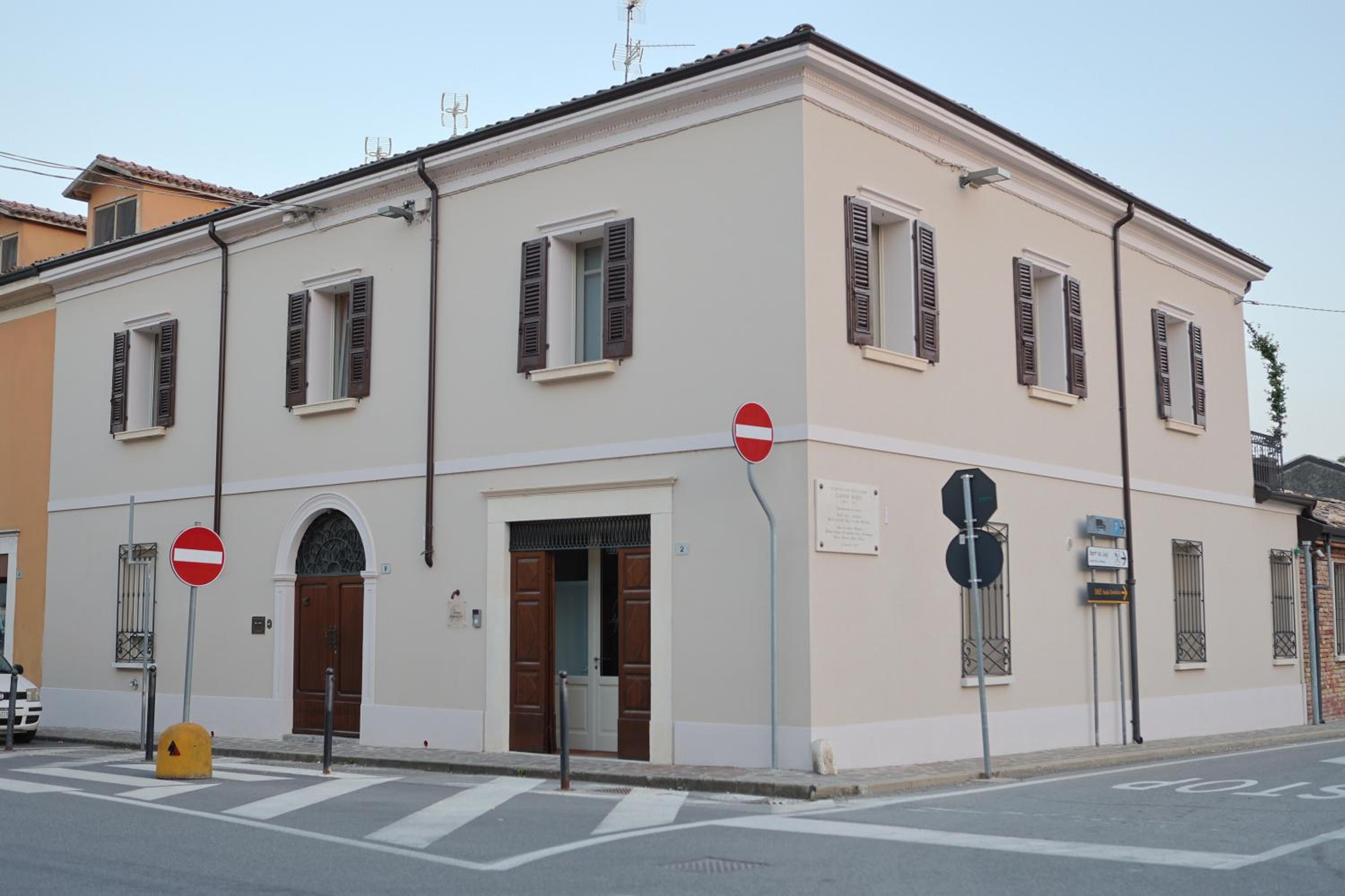 DOMUS AQUENIGRE