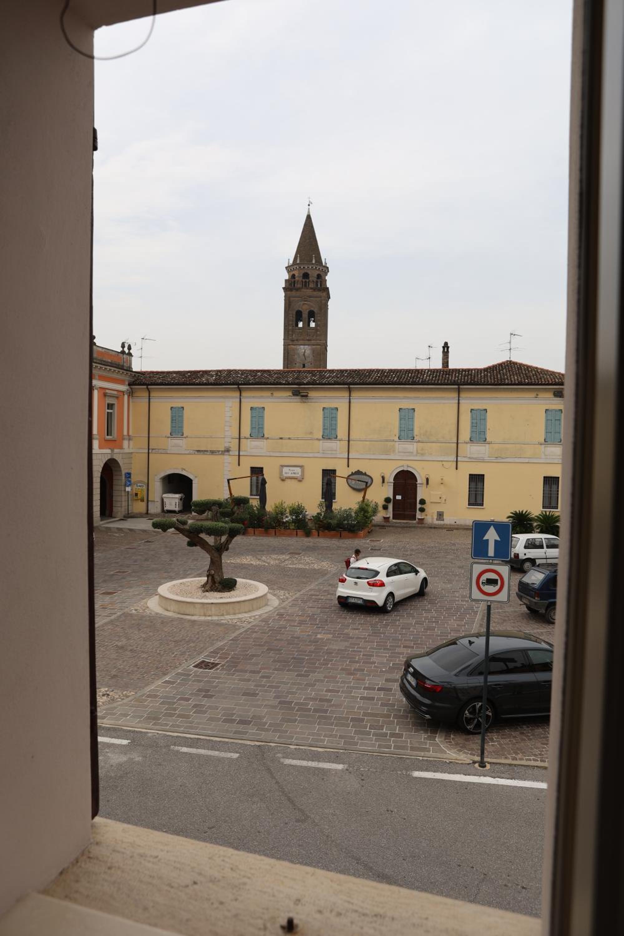 DOMUS AQUENIGRE