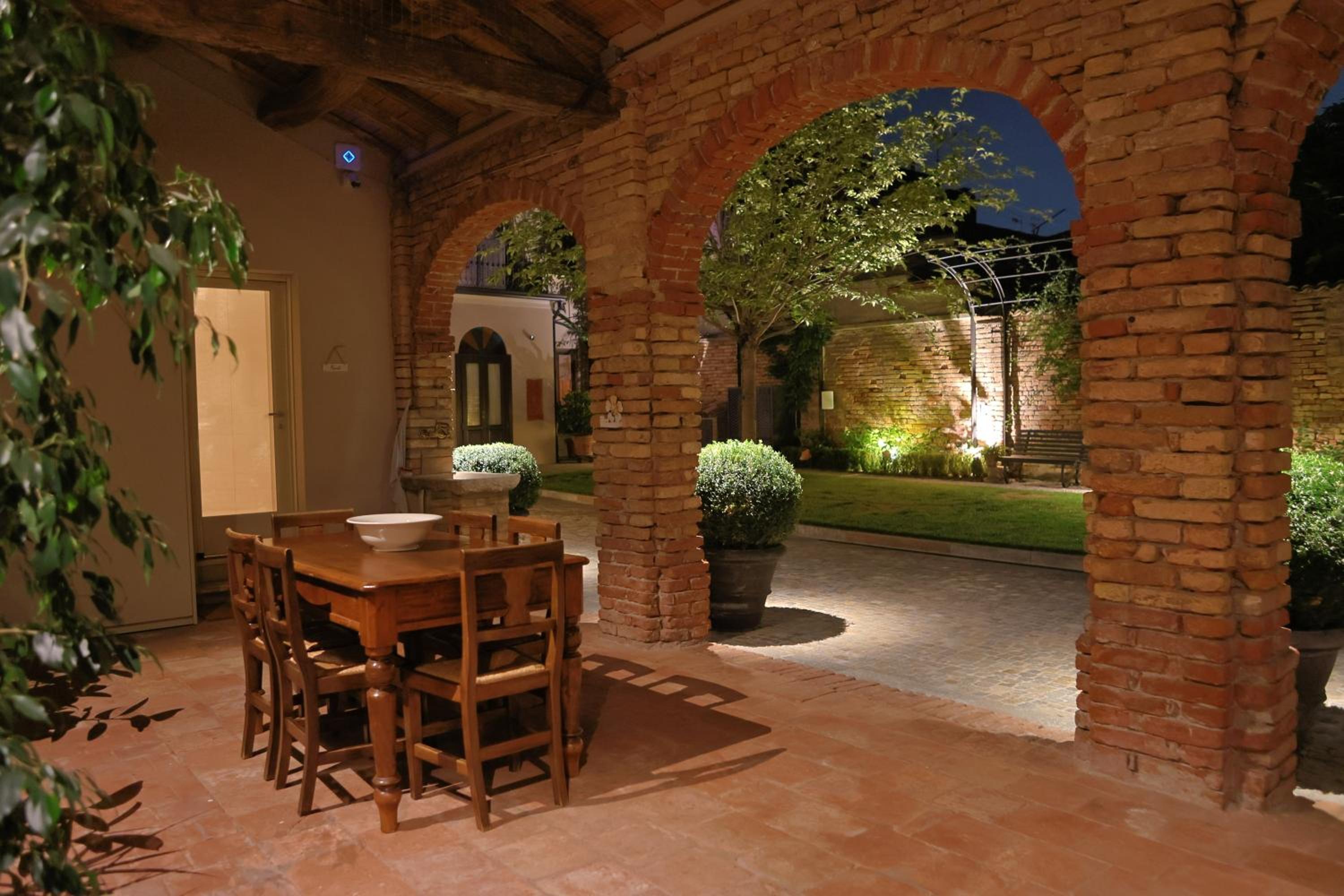 DOMUS AQUENIGRE