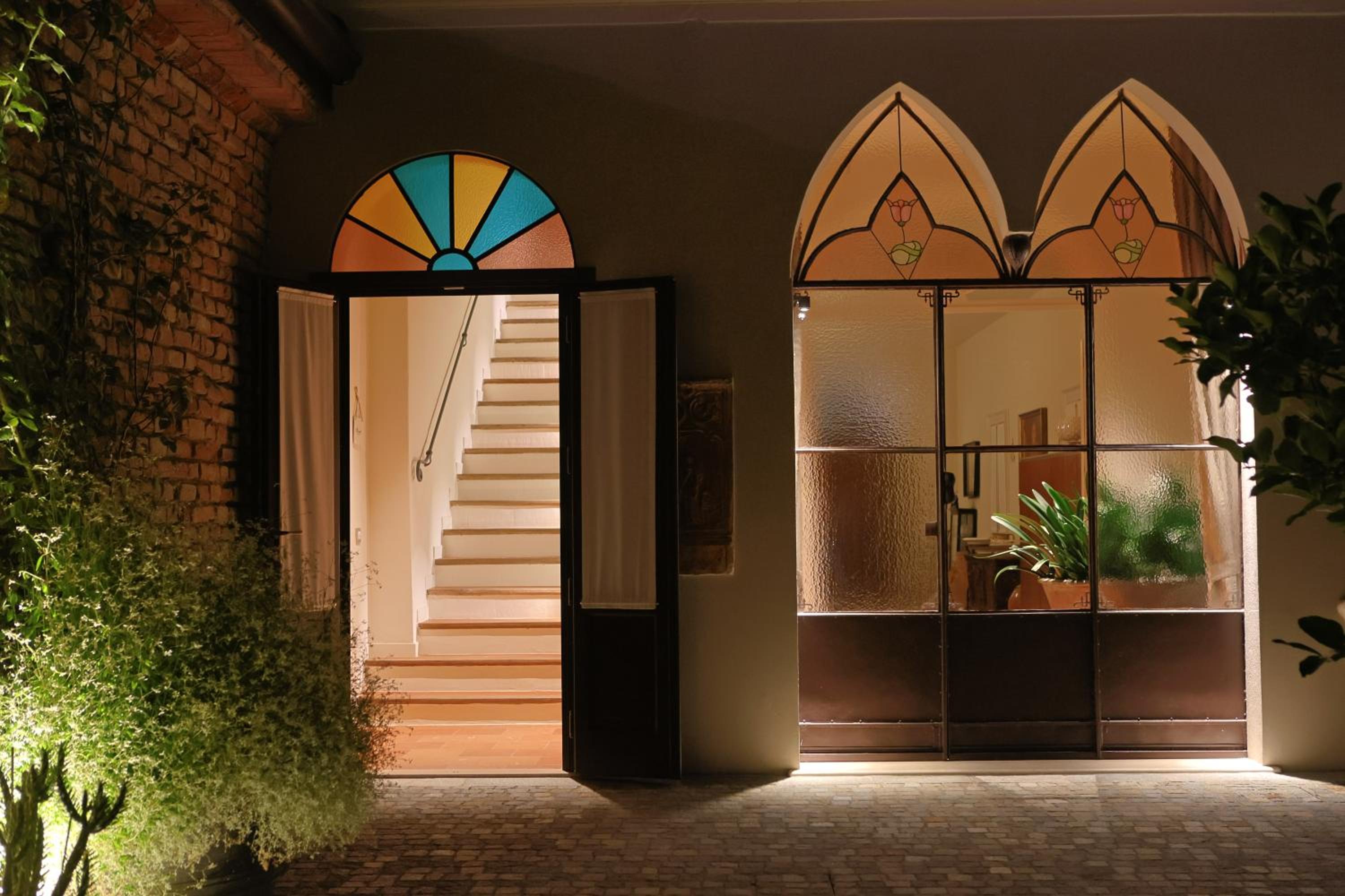 DOMUS AQUENIGRE