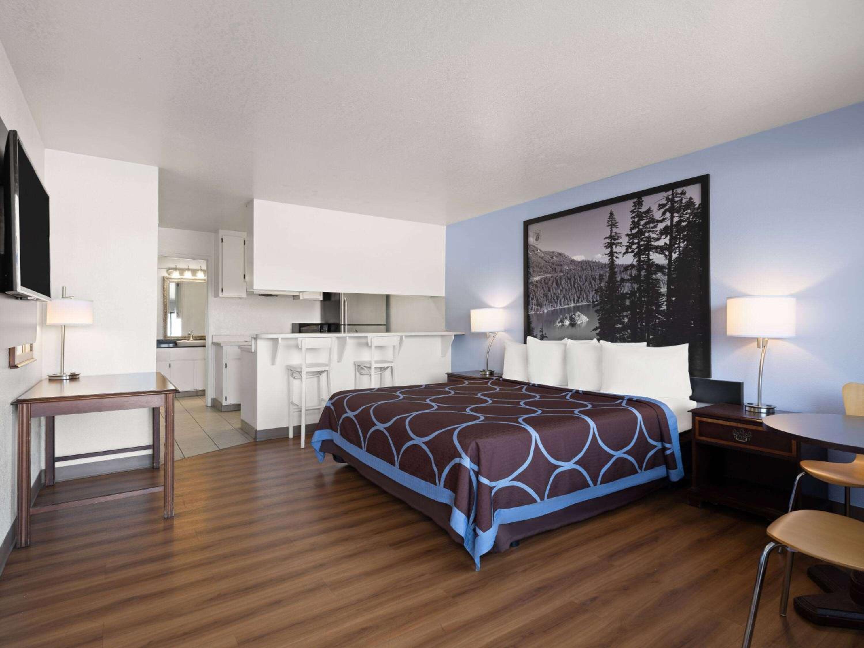 Super 8 by Wyndham Dunnigan view 5