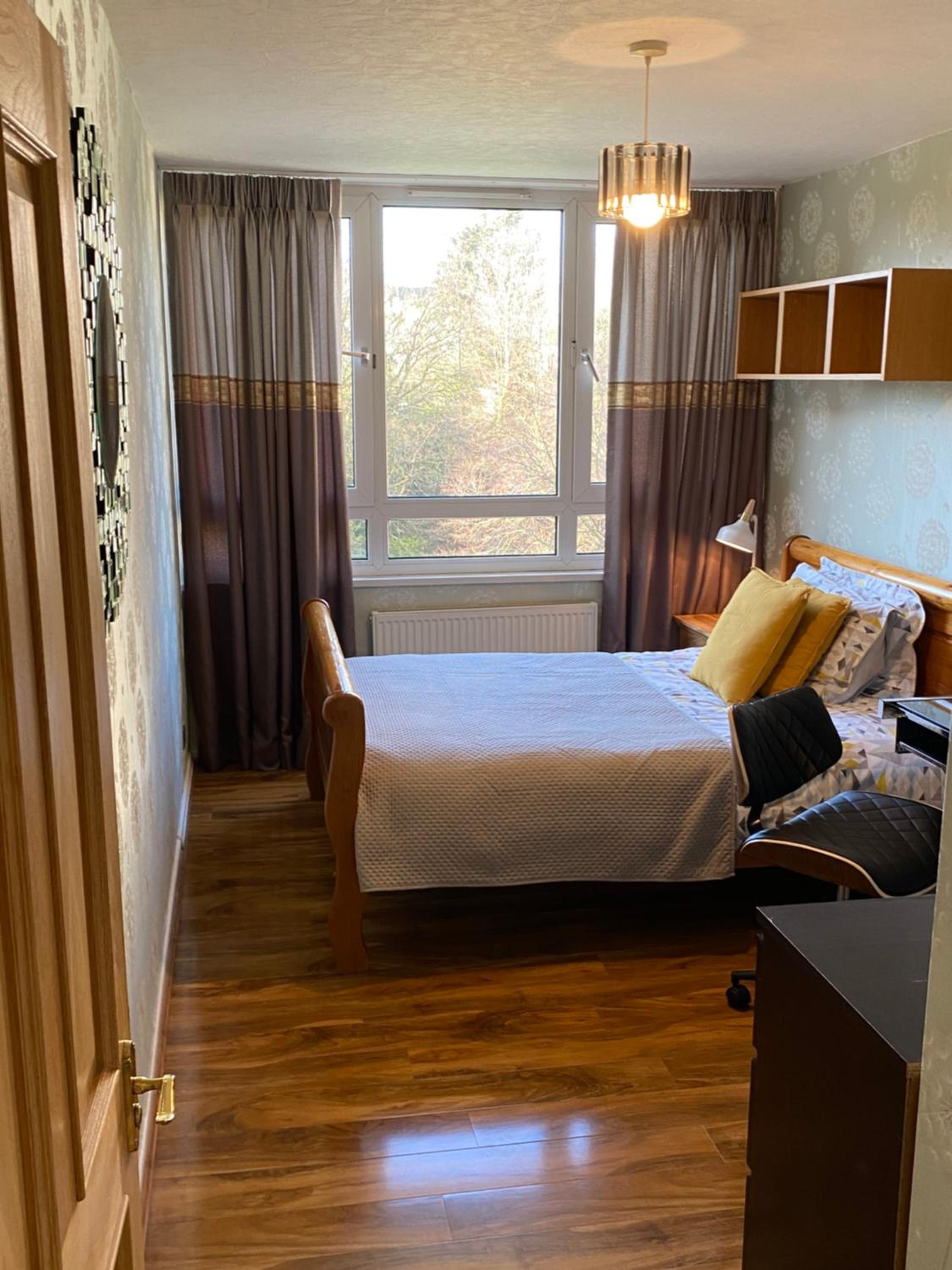 Entire flat, comfortable 2 double bedrooms view 5