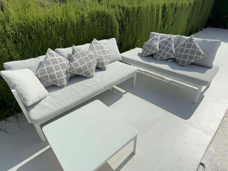 Three bedroom villa with private pool in Golfers Paradise